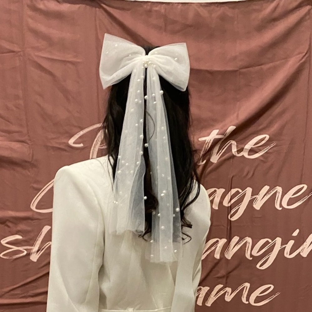 WHITE PEARL BOW/ WHITE PEARL VEIL